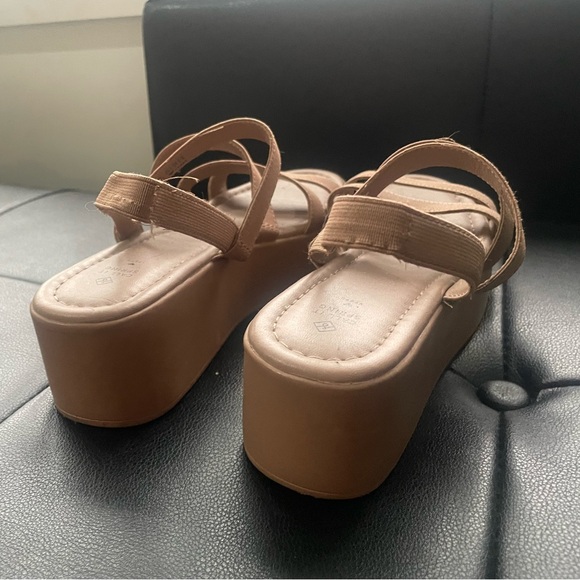 Spring Brand Sandals - Picture 3 of 8